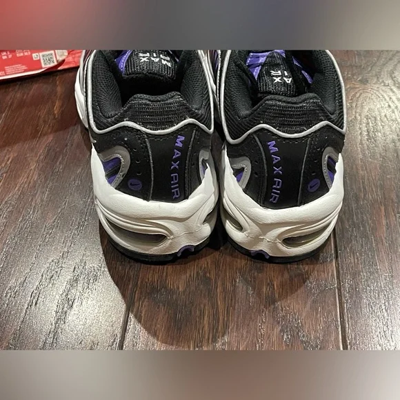 Nike Air Max Tailwind 4 Sneakers Women Size 7.5 Black Purple Red CQ9962-001 NEW*